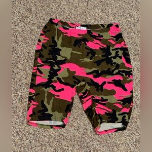 Women’s Love J size 1X Pink and Green Camouflage Shorts, athletic shorts